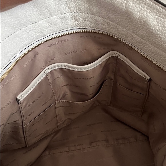 MICHAEL MICHAEL KORS
Evie White Large Pebbled Leather Shoulder Hobo Bag Gold - Picture 13 of 16